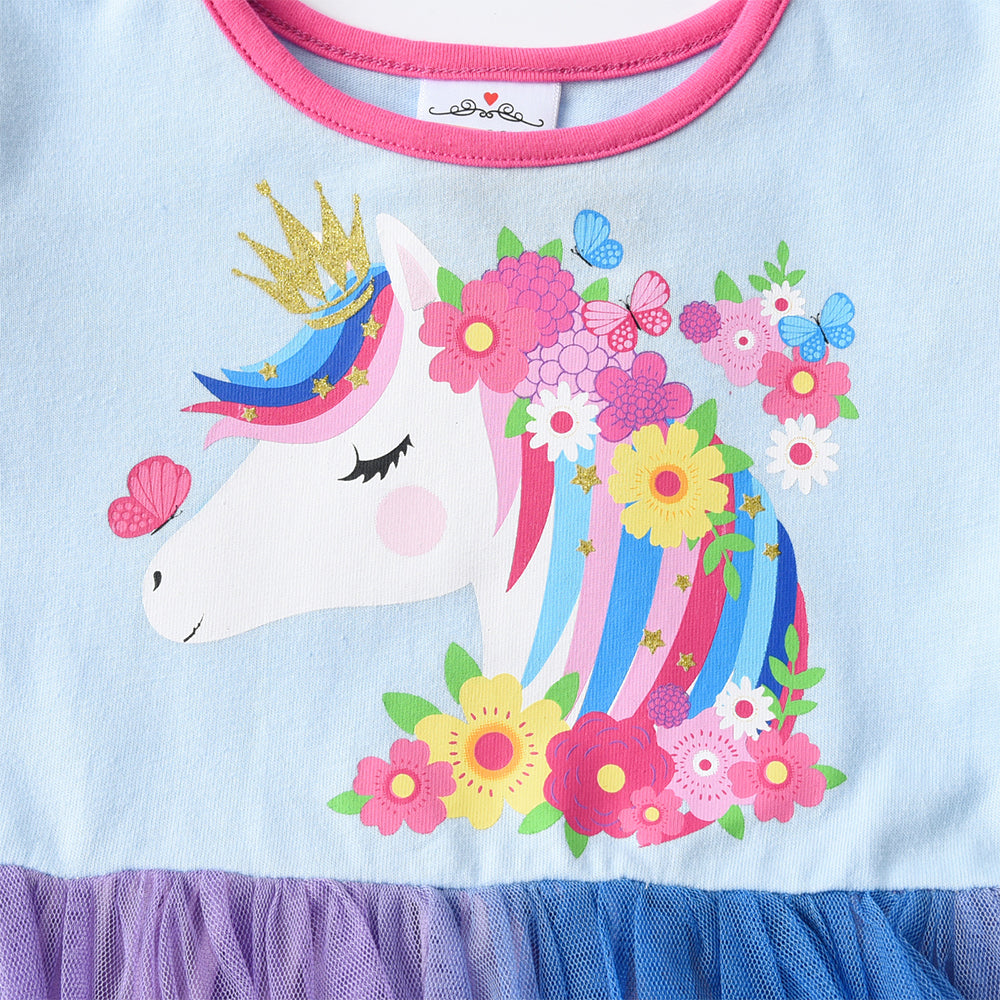 Children's outfit with a unicorn design on a light blue background